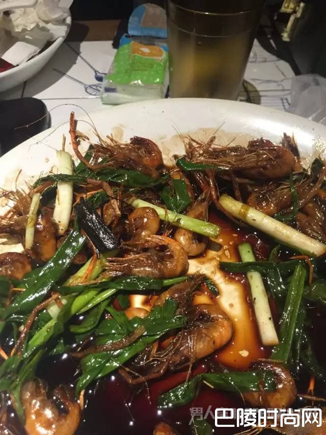 葱爆河虾中的大蟑螂