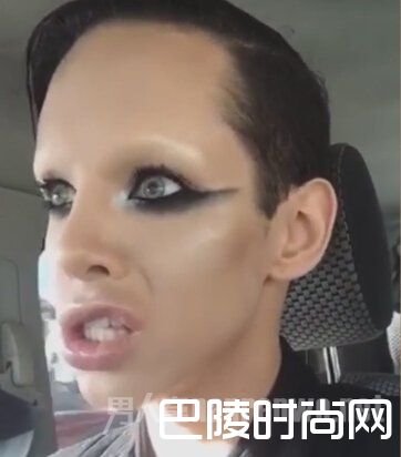 男子花30万整容110次变外星人