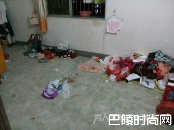 满地都是雪糕纸、零食袋 满地都是雪糕纸、零食袋