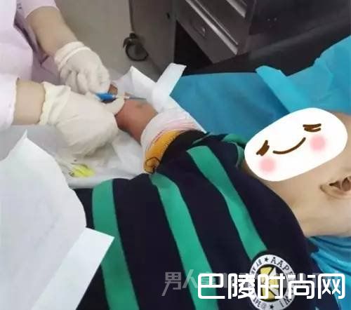 躺在病床的孩子