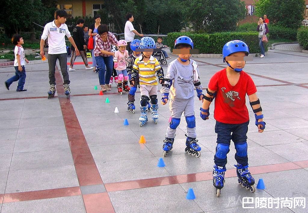 轮滑鞋装备 轮滑鞋装备