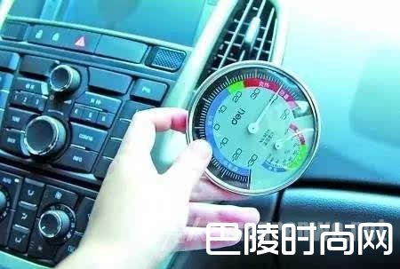 孩子被锁车内有多危险