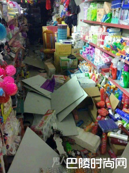 震中现场照片 震中现场照片