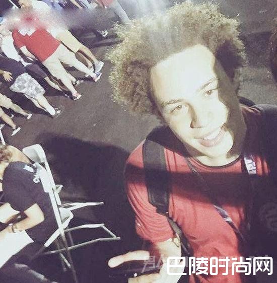 英国小哥阻止病毒蔓延后晒出的首张照片