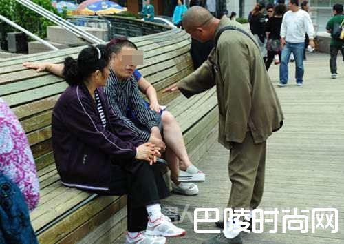 僧人化缘 僧人化缘