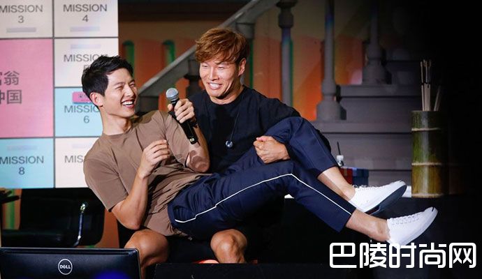 宋仲基被公主抱显娇羞