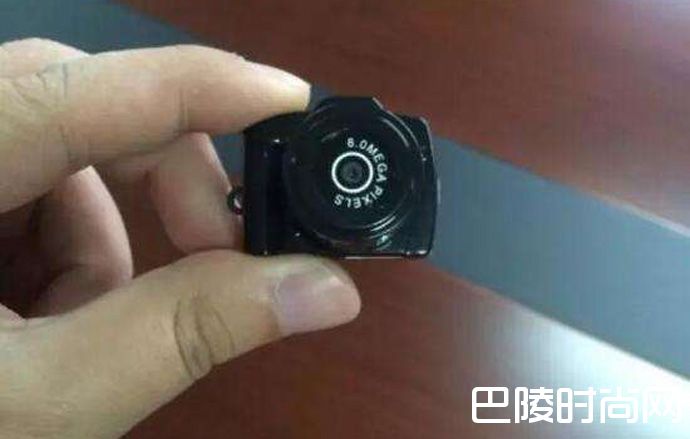 女厕所惊现偷拍机