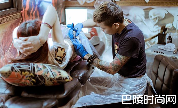 女学生除纹身被坑留疤痕