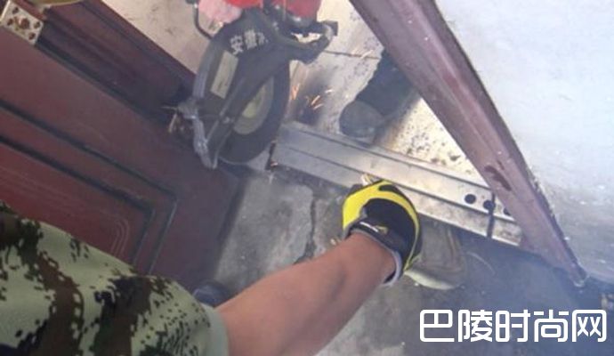 2米长蛇钻幼儿园,长蛇钻幼儿园,2米蛇钻幼儿园,长蛇,幼儿园