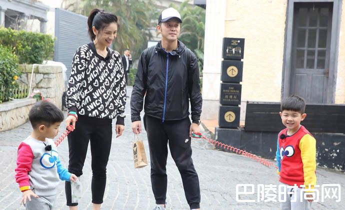 沙溢胡可再照婚纱照