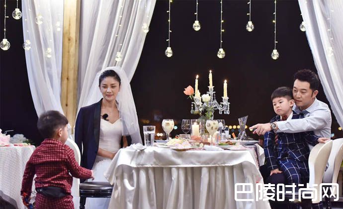 沙溢胡可再照婚纱照