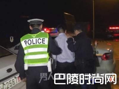 男子遇交警例行检查不配合