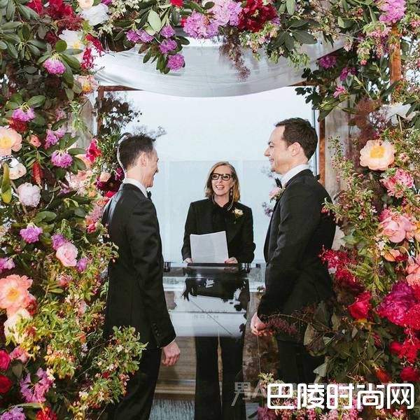 谢耳朵与男友大婚