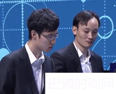 面对难局连笑淡定面对