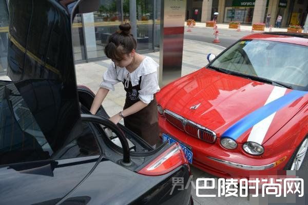 装入后备箱 装入后备箱