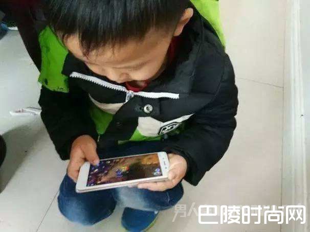 小学生玩王者荣耀 小学生玩王者荣耀