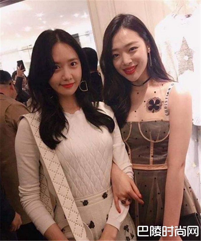 雪莉与允儿同框照