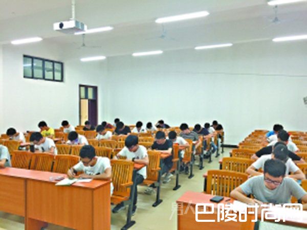 无人监考考试现场 无人监考考试现场