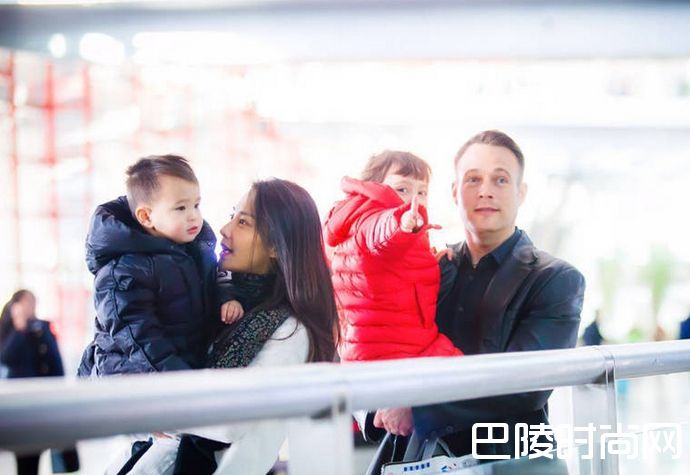 马雅舒一家齐亮相