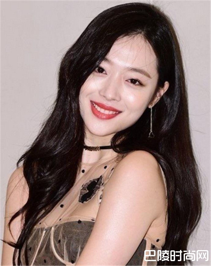 雪莉与允儿同框照