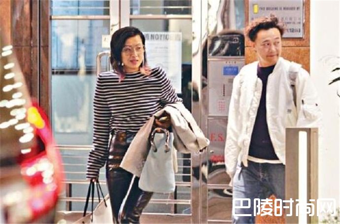 陈奕迅接老婆下班