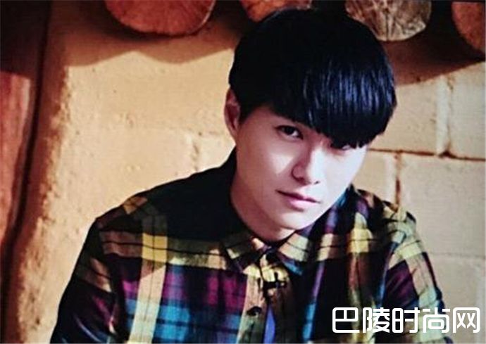 港歌手撞脸李宇春