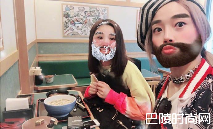 容祖儿晒和阿Sa街拍照