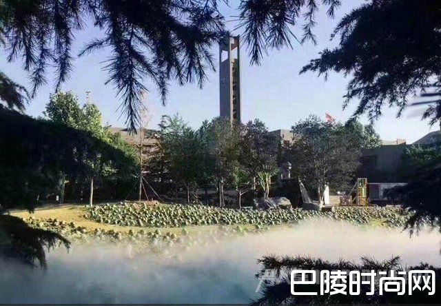 瓜田上边还弥漫着一层薄薄的雾 瓜田上边还弥漫着一层薄薄的雾