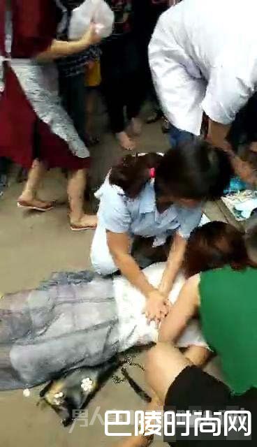 女子跳楼受重伤