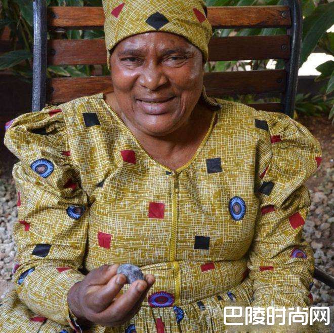 女子扮男装下矿寻宝