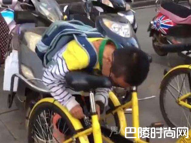 小学生秒开小黄车