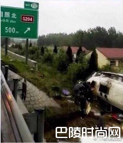 山东大客车侧翻 山东大客车侧翻