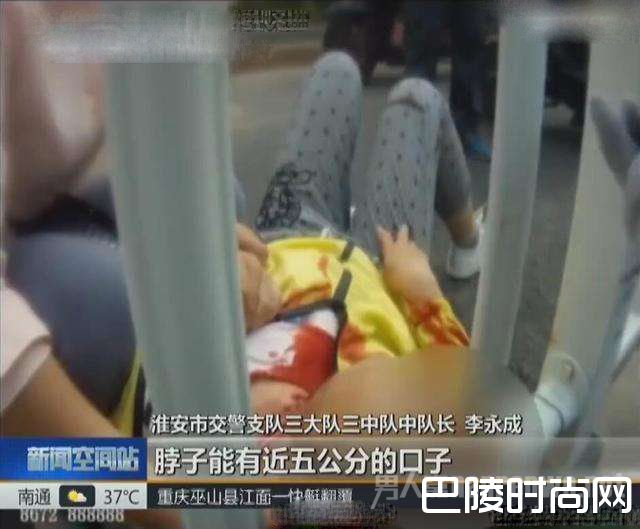 险被耳机线“割喉”