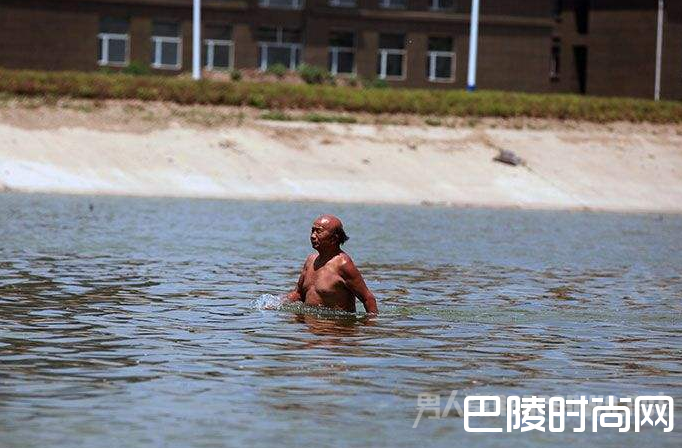 跳河自杀 跳河自杀