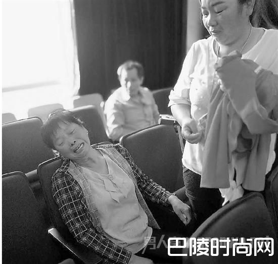 受害人圆圆的外婆，庭后一直在哭。