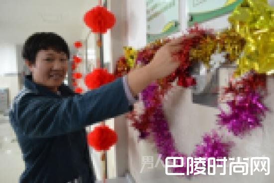 吕迎春参加监狱文艺汇演演出布置