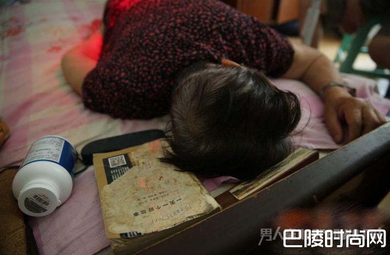 被撞老太拒收钱 被撞老太拒收钱