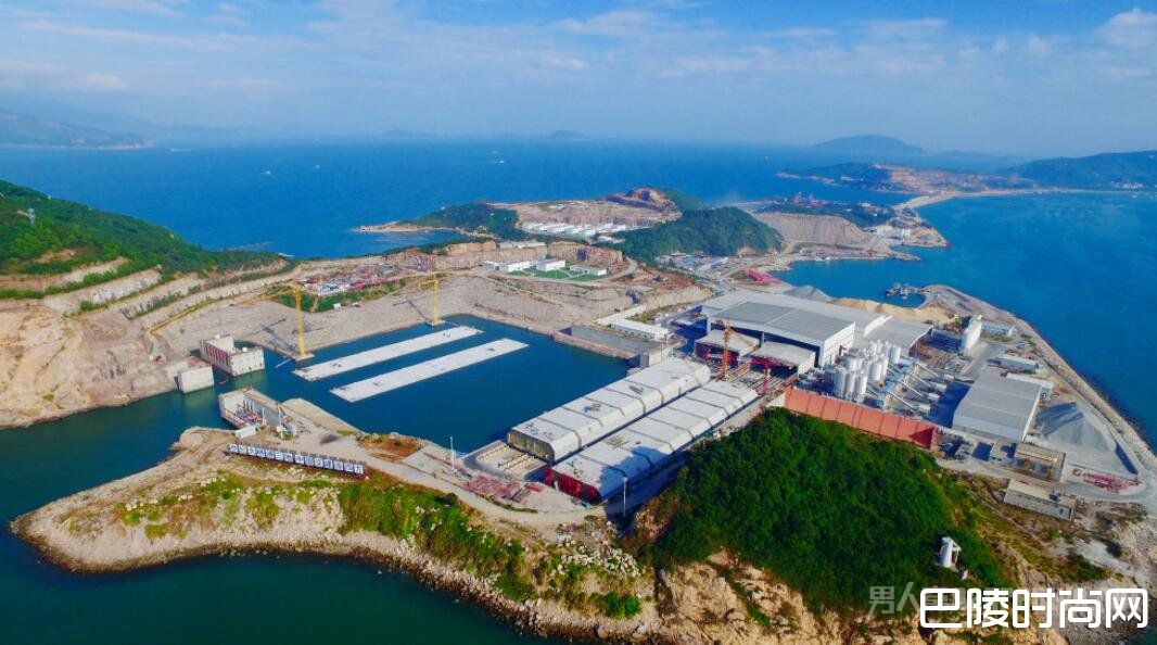 港珠澳大桥的沉管预制厂