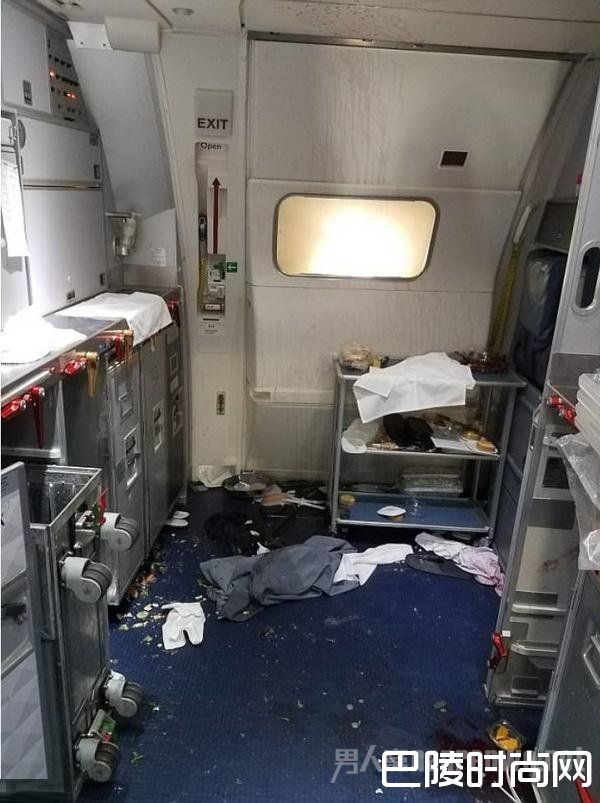 机舱内搏斗现场