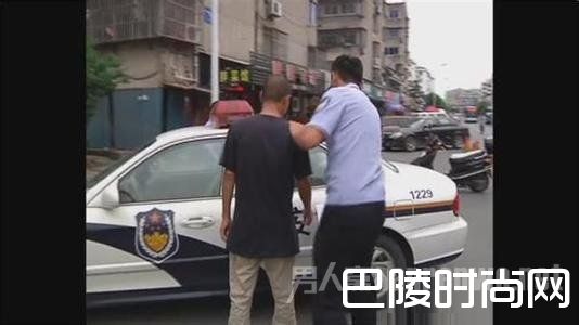 偷火腿肠藏裤裆