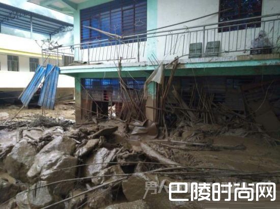 村庄突发泥石流