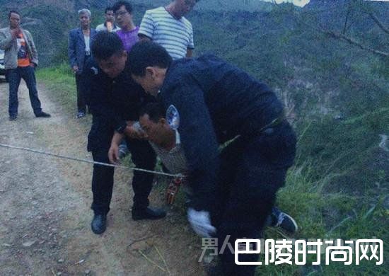 男子拉着妻子跳崖 男子拉着妻子跳崖