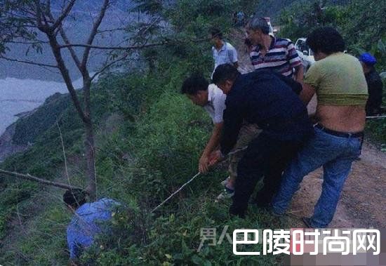 男子跳崖 男子跳崖