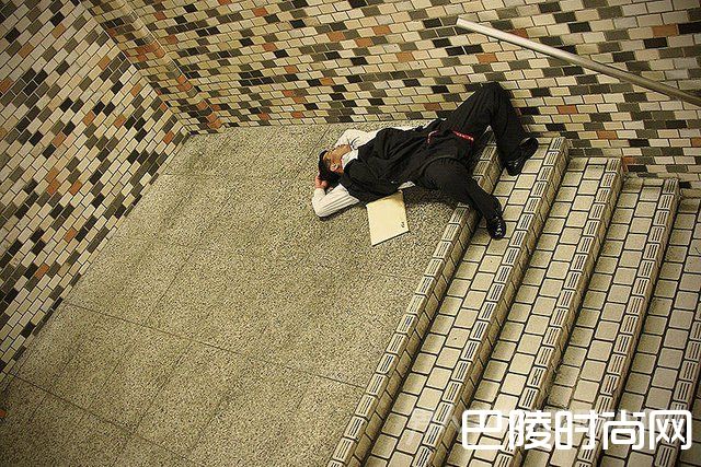 随时随地睡着的日本人 随时随地睡着的日本人