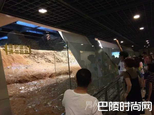 雷峰塔变钱山 雷峰塔变钱山