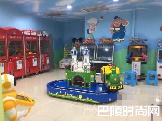 商场内玩小火车 商场内玩小火车