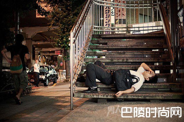 随时随地睡着的日本人 随时随地睡着的日本人