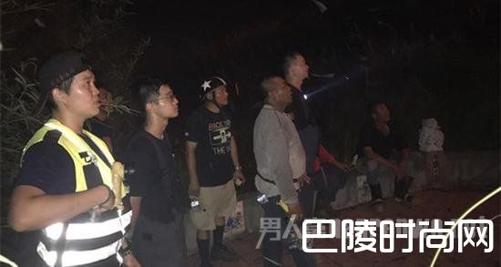 火势太大，救援人员只好先撤退到半山腰处