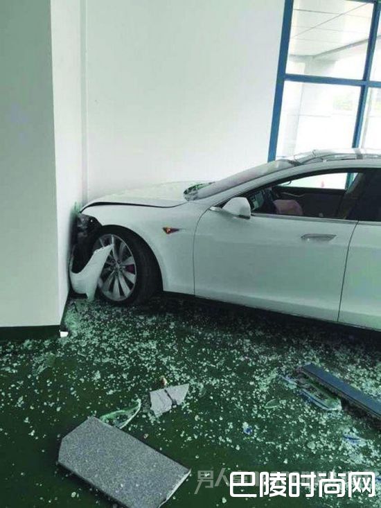 汽车撞墙 汽车撞墙