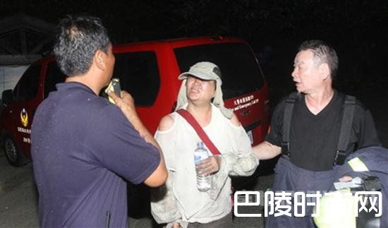 救援人员怀疑陈大妈有智力或精神问题